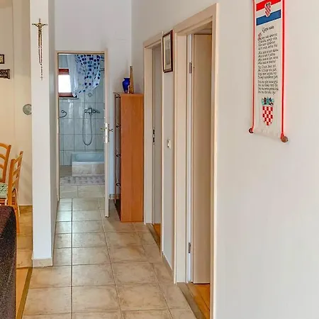 Karolina Appartement Vir